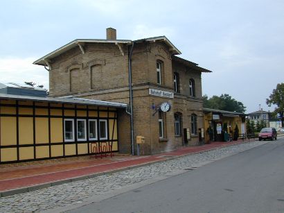 Basdorfer Bahnhof mit Bibliothek